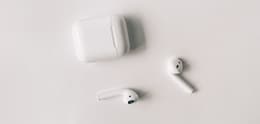 airpods y estuche de carga