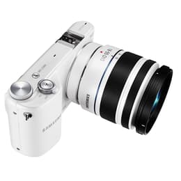 NX2000 - Blanco + Samsung NX 18-55mm f/3.5-5.6 OIS + NX 50-200mm f/4-5.6 ED OIS II f/3.5-5.6 + f/4-5.6