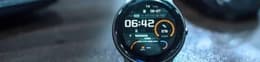 smartwatch marcando la hora