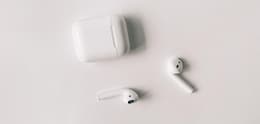 airpods blancos y estuche