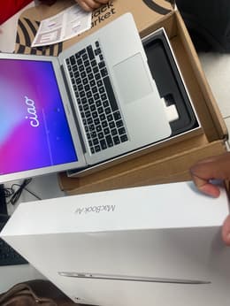 MacBook Air (2017, Intel) 