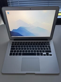 ［ Apple］MacBook Air13㌅　2017年 Amazon.co.jp: 【整備済み品】Apple MacBook Air 2017(13インチAir,8GB
